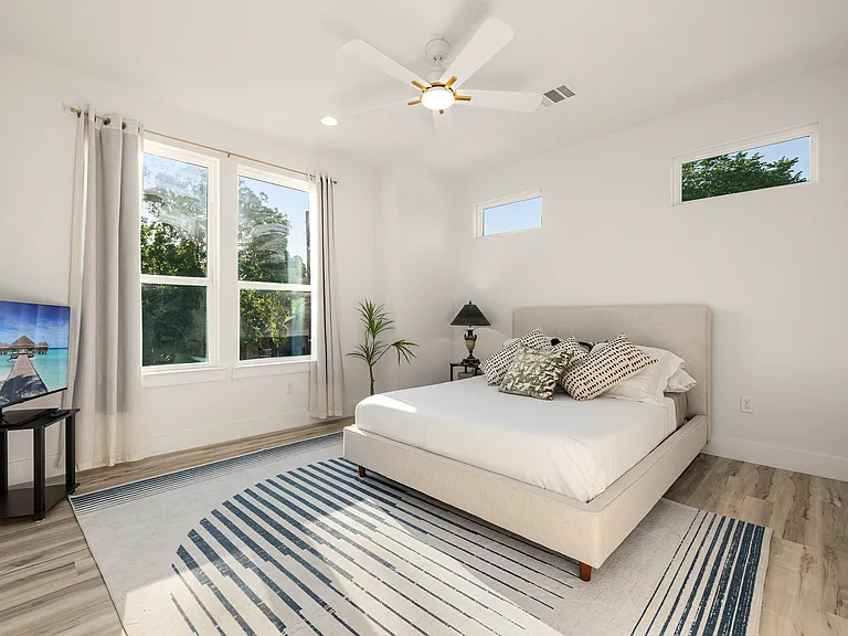 1306 Grove St — Photo 13