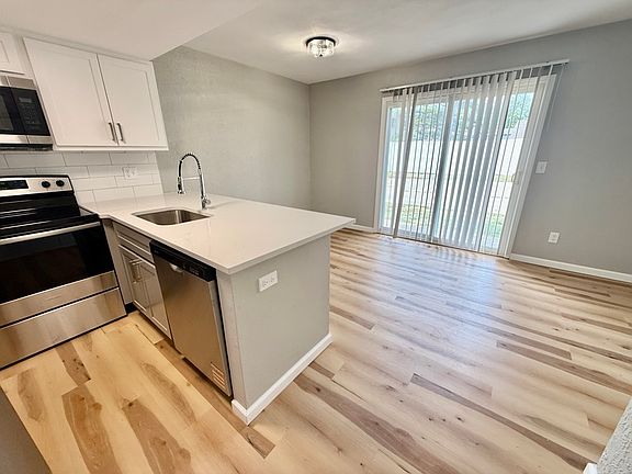 5th image of 200-210 W Wesley Dr