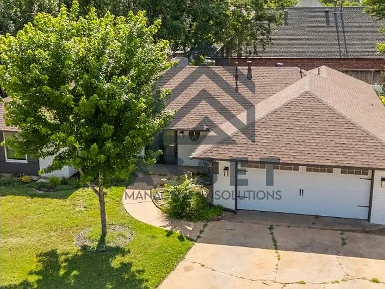801 Cogswell Cir — Photo 2