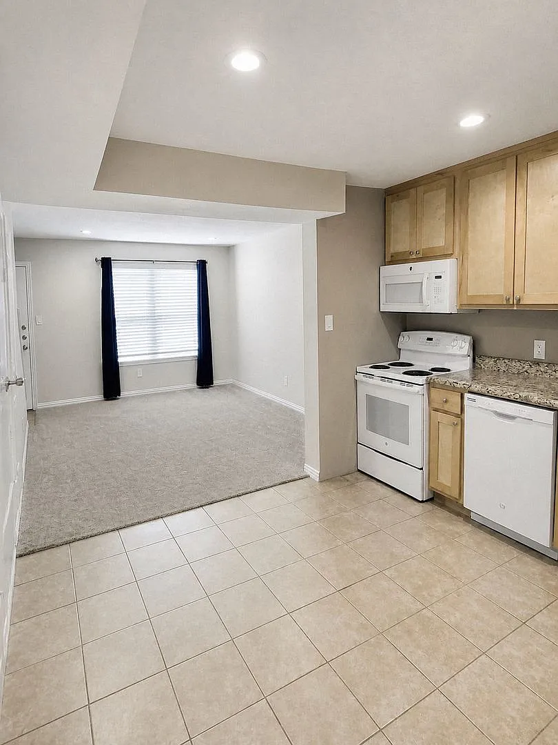 2016 Paisley Dr Unit E, Arlington, TX 76015 — Photo 4