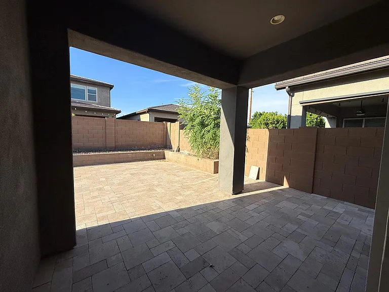 7030 W Post Rd — Photo 25