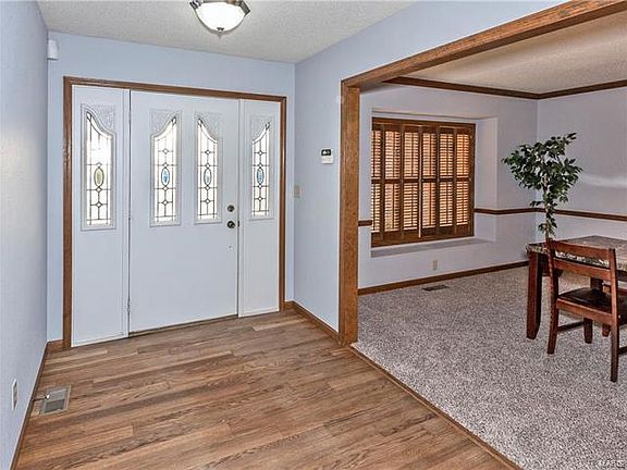 2nd image of 2 Cherie Ct