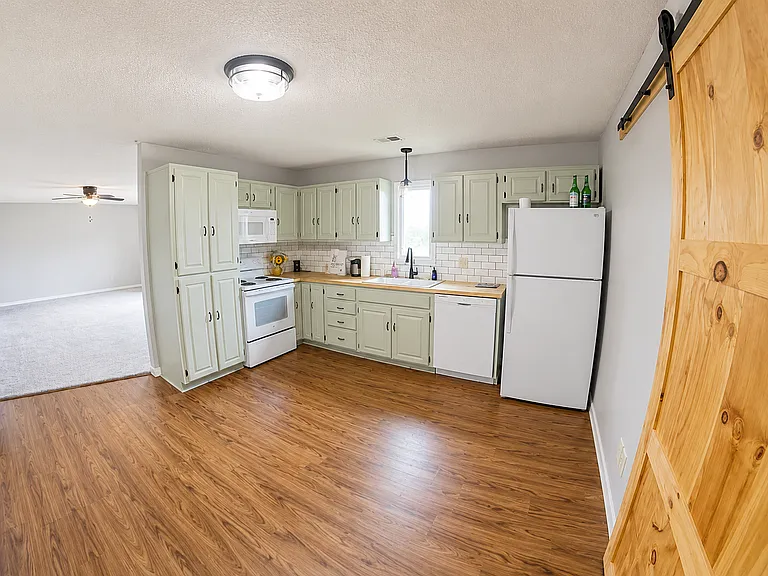 703 Mission Ave — Photo 3