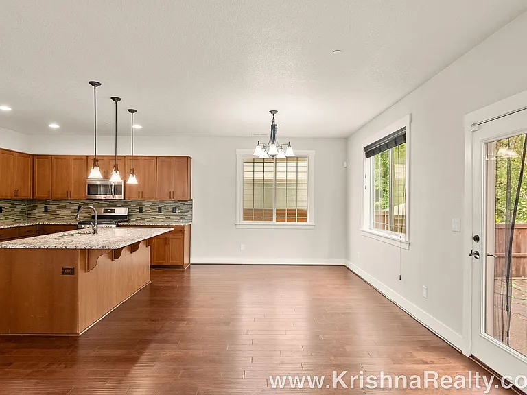 7515 NE Owens St — Photo 8