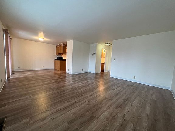 4th image of 620-622 Scenic Dr