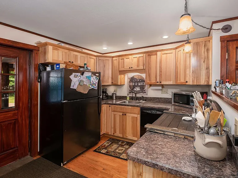 6697 Col Himes Rd — Photo 5