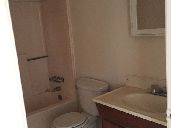 3rd image of 817 Klyce St APT 2C