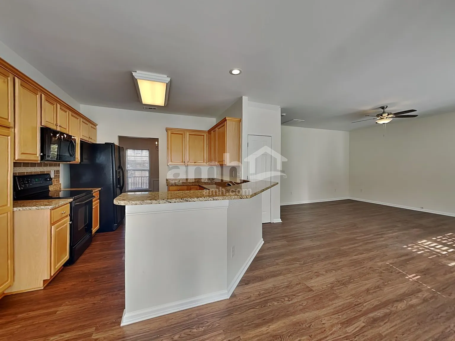 3 bed, 2.5 bath, 2140 sqft, $2,310 — Photo 3