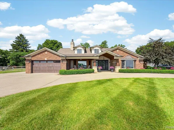 23750 E River Rd, Grosse Ile, MI 48138