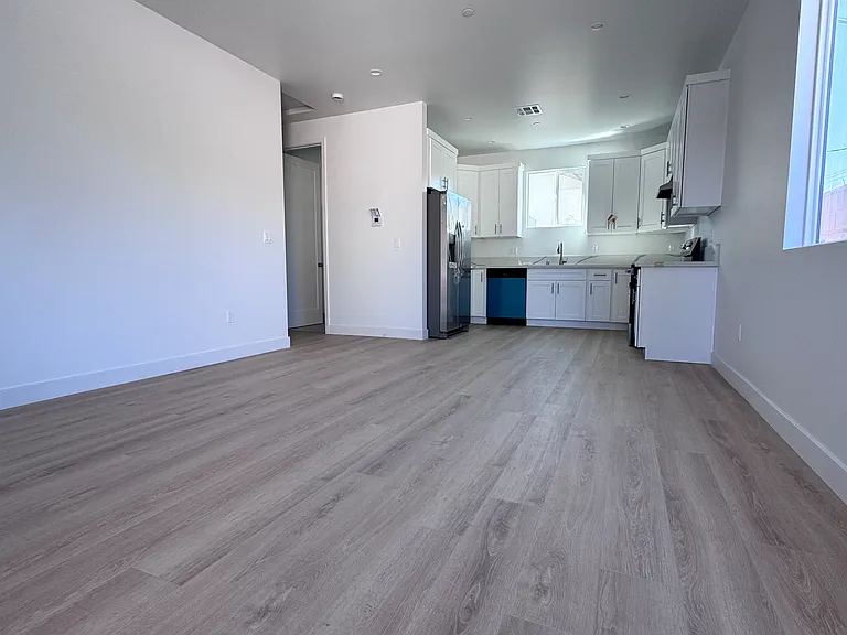 22657 Valerio St #22659 — Photo 13