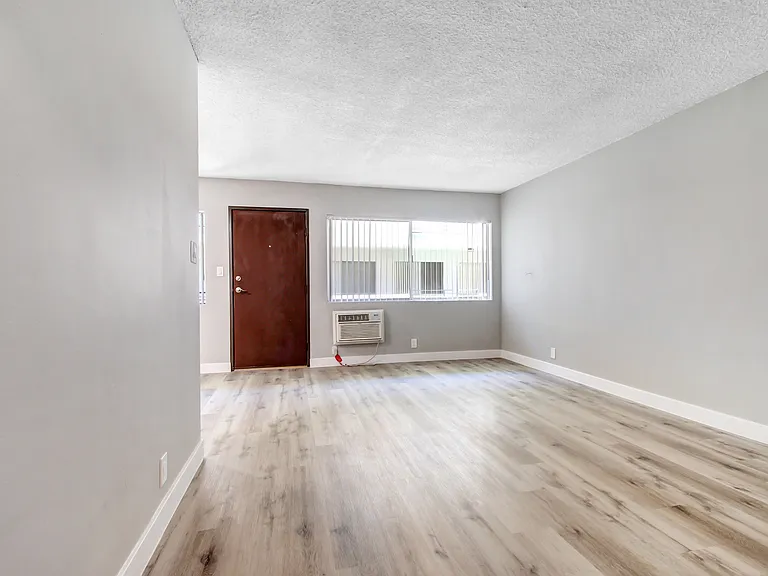 5112 Laurel Cyn Apartments — Photo 10