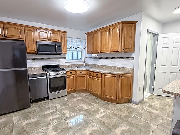 4th image of 2707 Yates Ave Floor 1