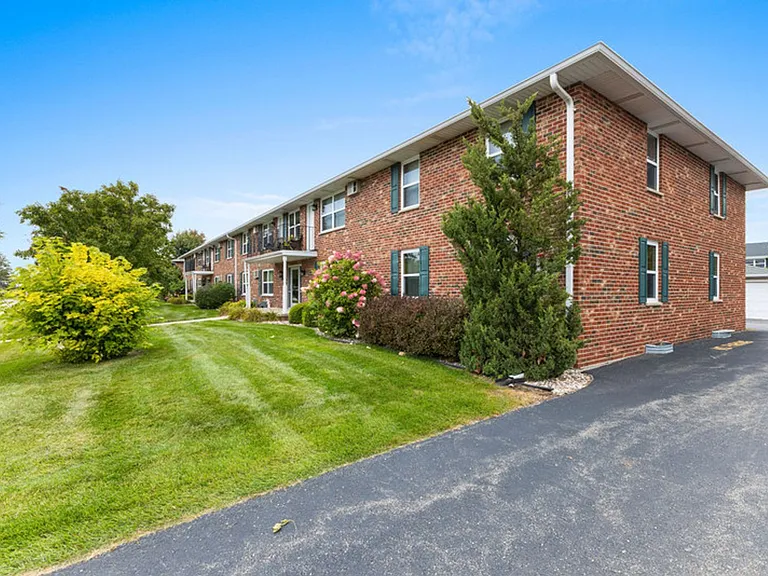 Roland Lane Apartments — Photo 40