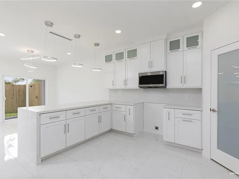 1910 Sunset Dr — Photo 9