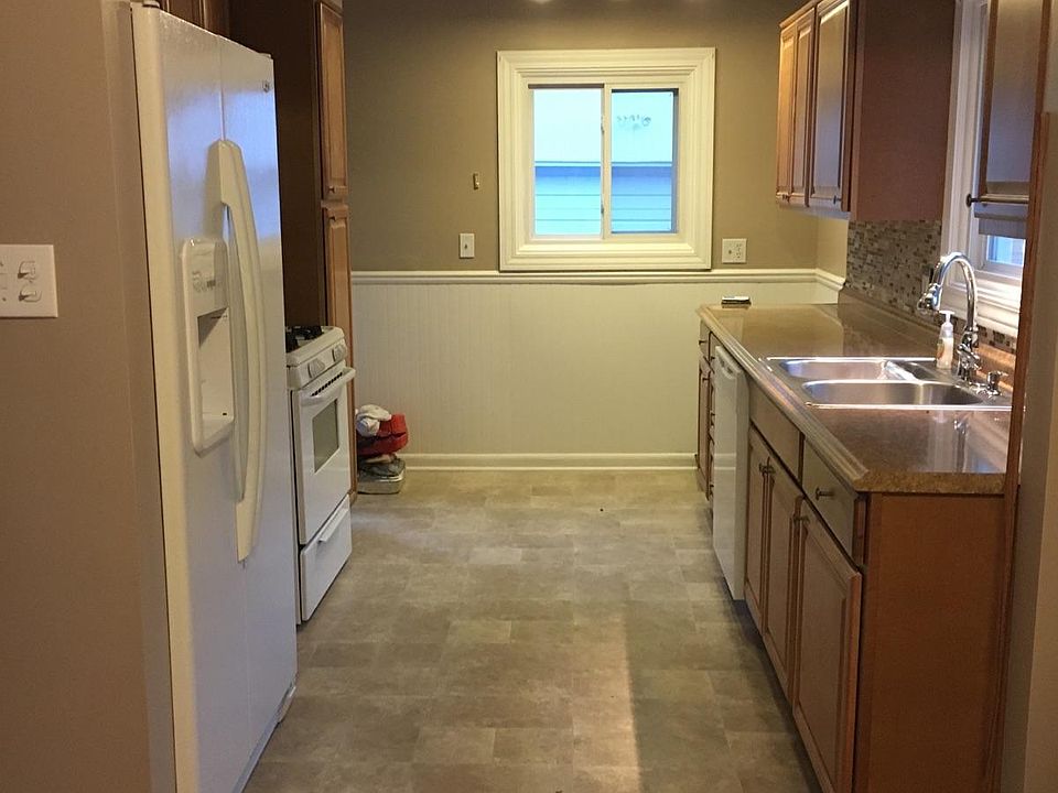 2nd image of 8546 Cranston St