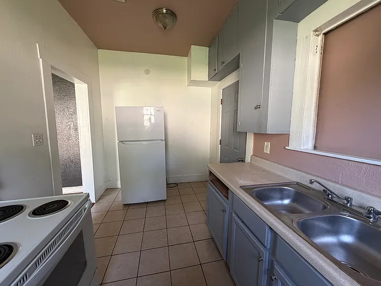 3140 Judson St — Photo 2