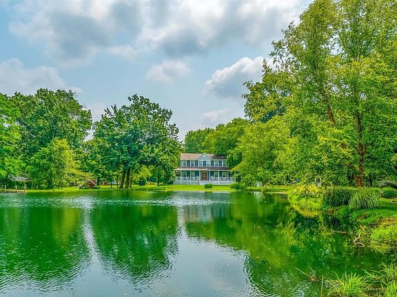 3rd image of 895 Garnoa Dr