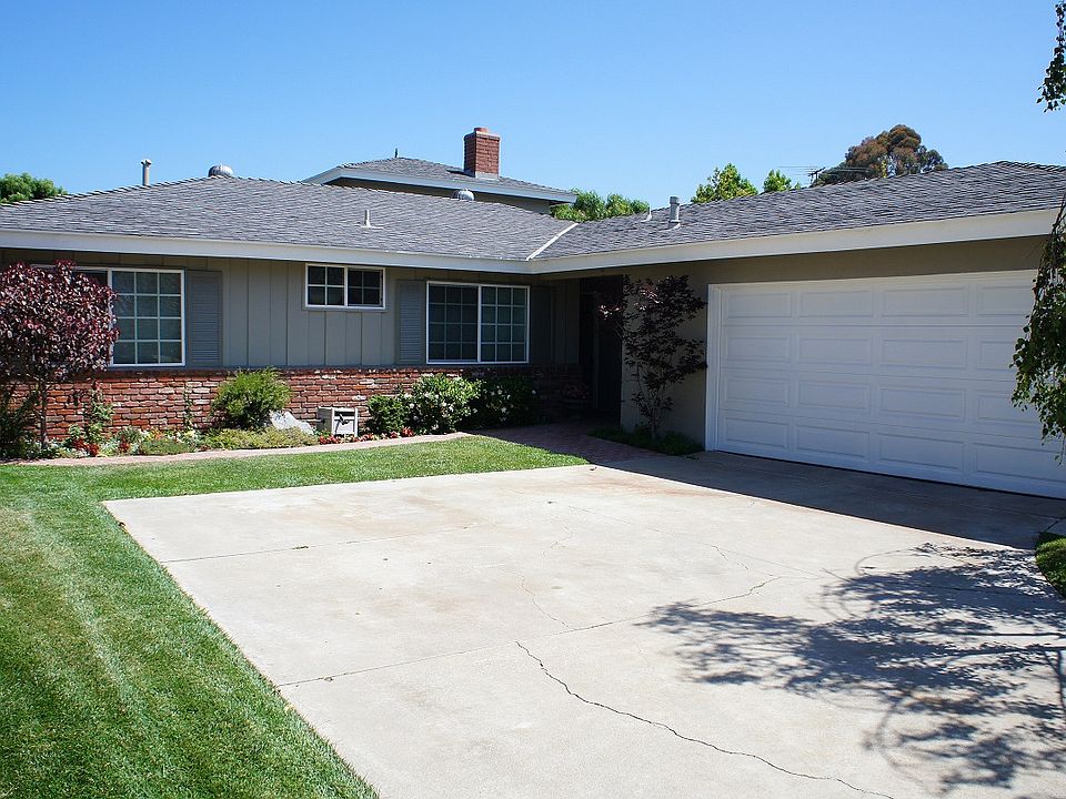 1st image of 225 Stanford Ln