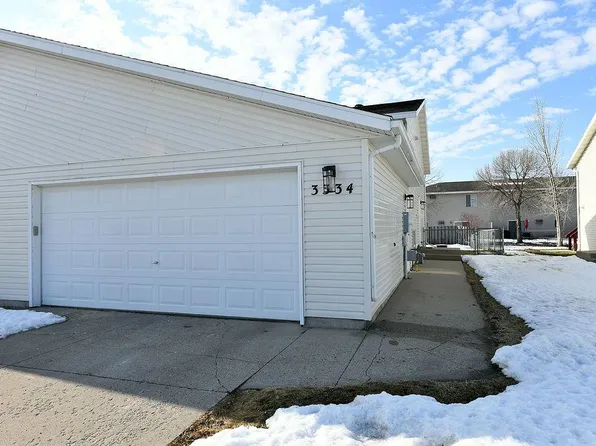 3334 30th Ave S, Fargo, ND 58103