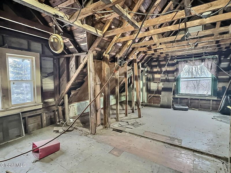 5th image of 262 Wayne Street