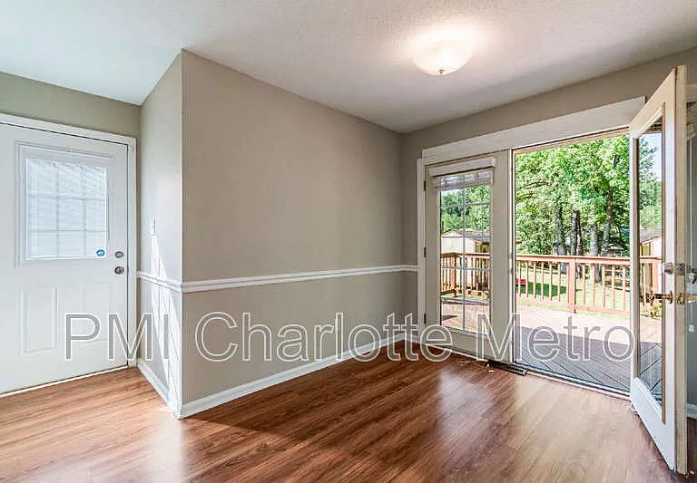 8615 Beechbrooke Rd — Photo 6