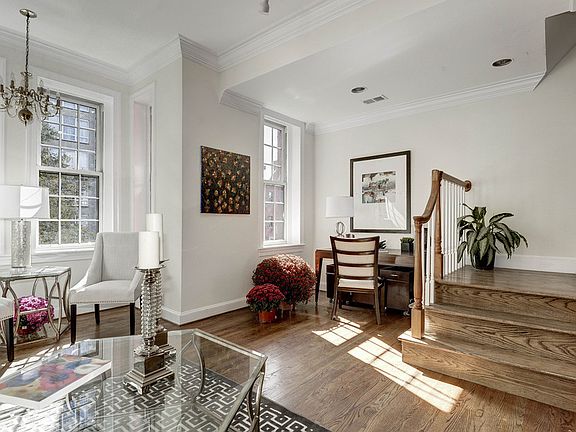 DUPLEX LIVING ROOM