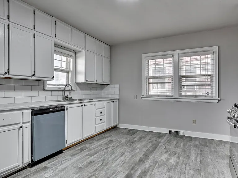 539 Park Ave #1 — Photo 1