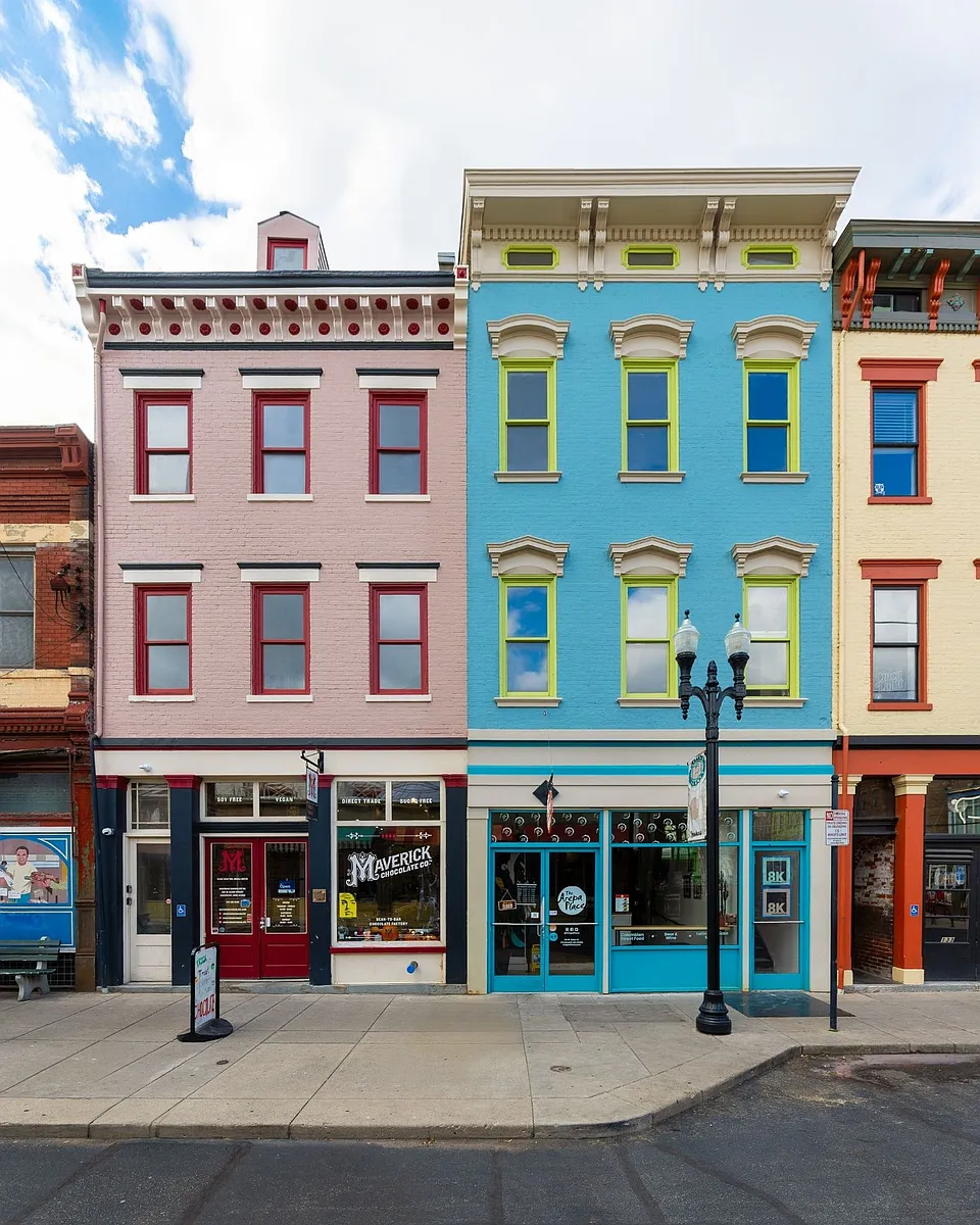 Building Photo - 129-131 W Elder St