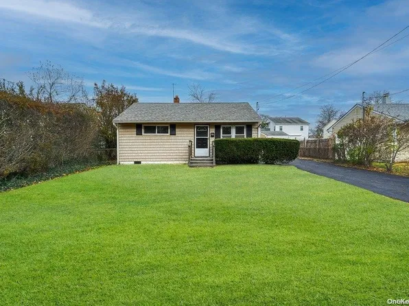 625 Montauk Highway, Oakdale, NY 11769
