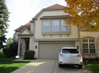 192 W Fox Hill Dr, Buffalo Grove, IL 60089