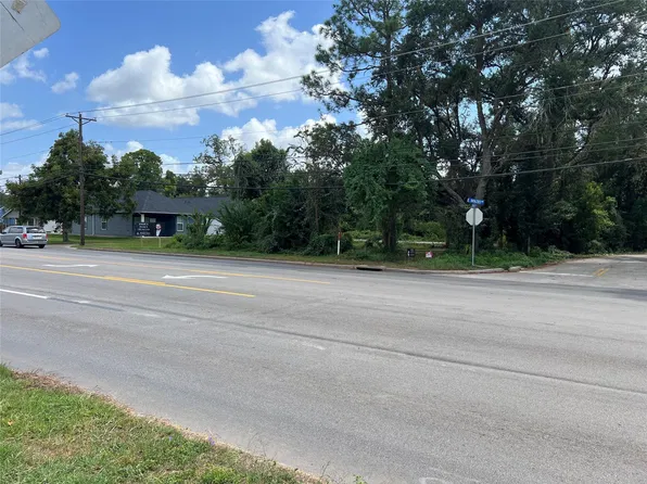 701 E Brazos Ave, West Columbia, TX 77486