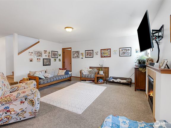 5th image of 1112 204th Street Ct E