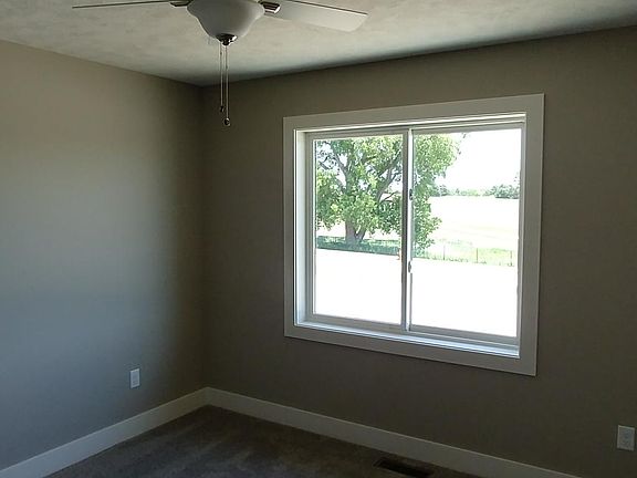 4th image of 7924 S 39th St