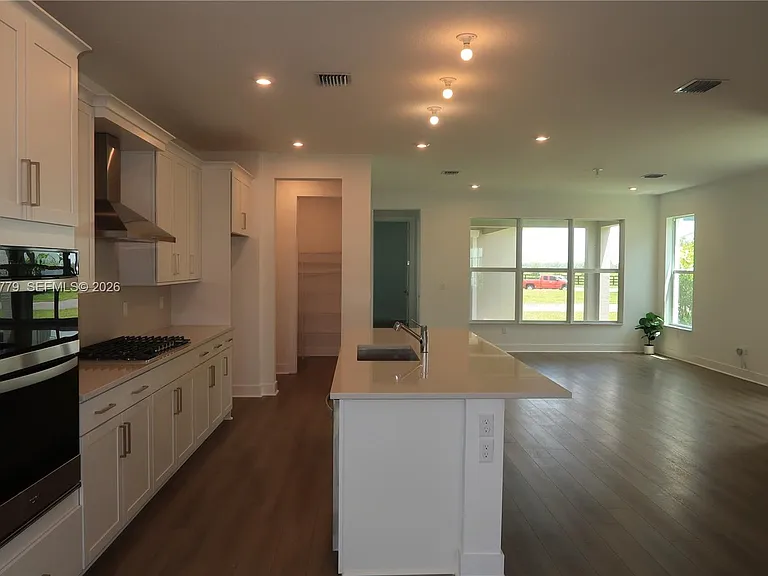 881 SW Bushel Trl — Photo 4