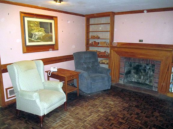 LR/BltInShlvng/CustFrPlMantl