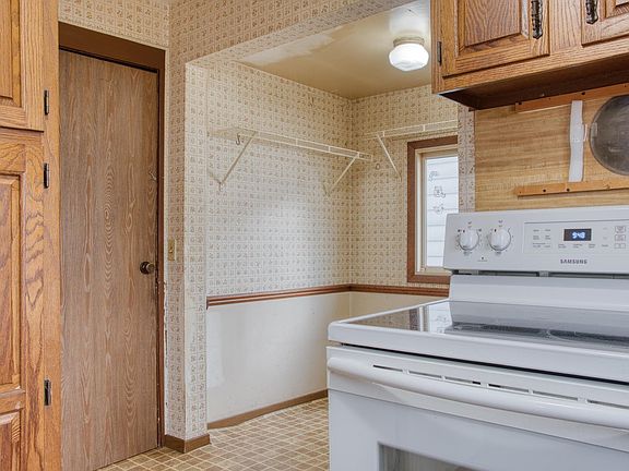 5th image of 533 Fletcher St