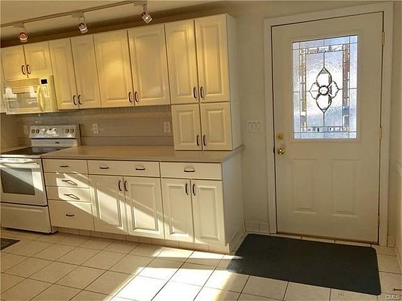 3rd image of 81 W Clark St Floor 2