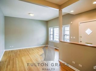1921 W Nelson St, Chicago, IL 60657