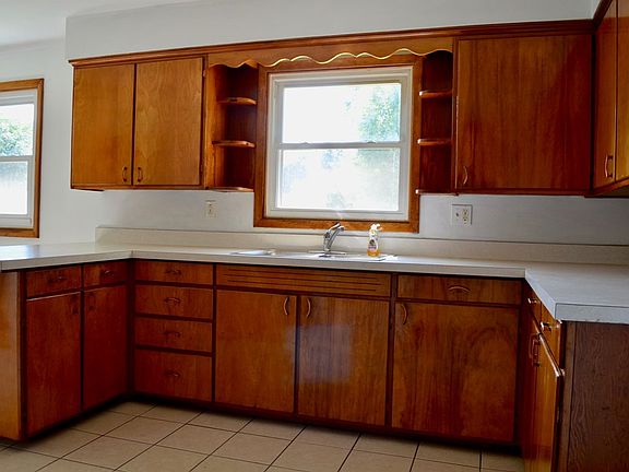 5th image of 196 Kinkel Ave