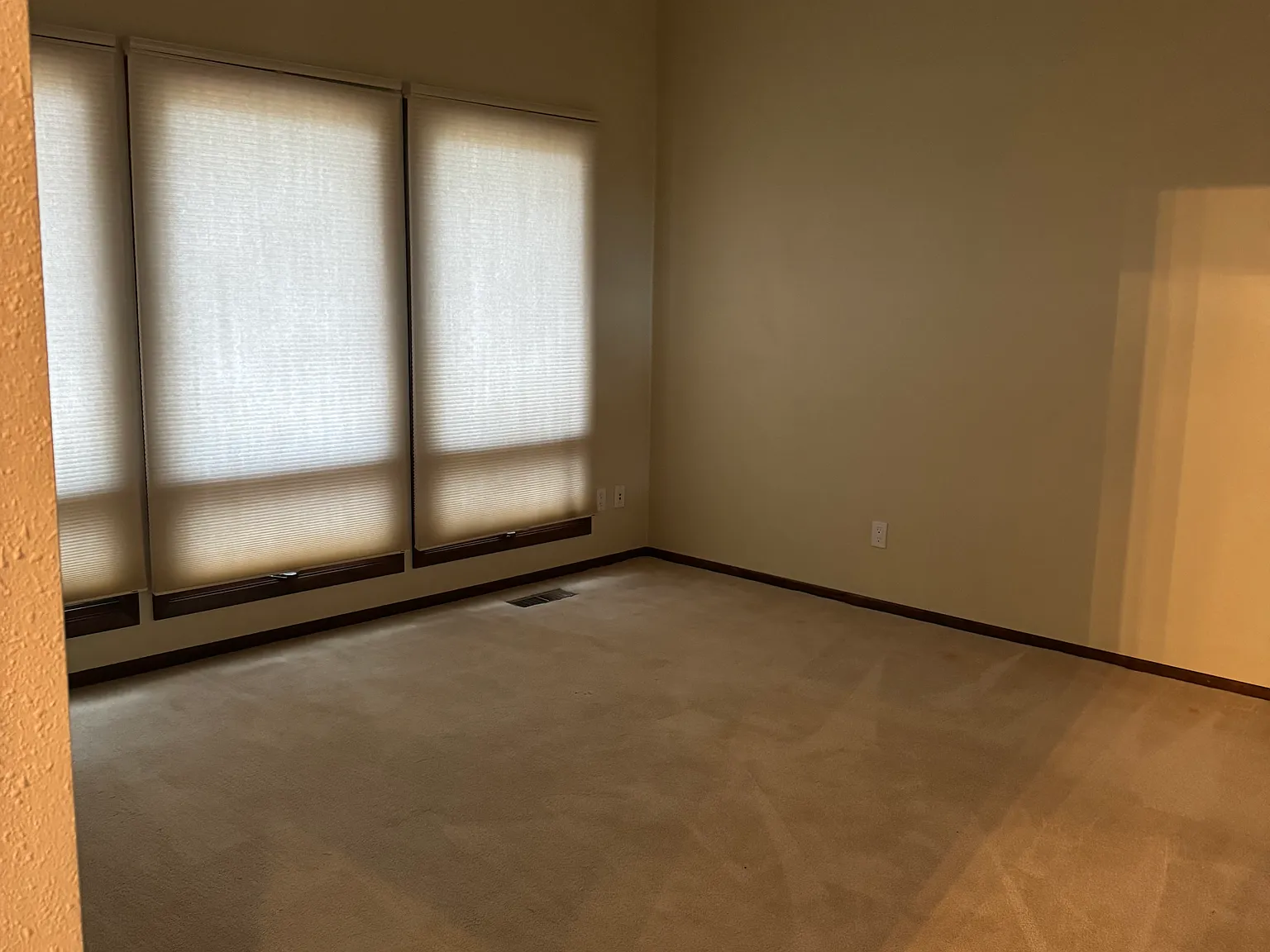 4 bed, 2227 sqft, $4,200 — Photo 3