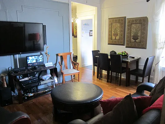 Rented by Realty 2000 Corp | media 97