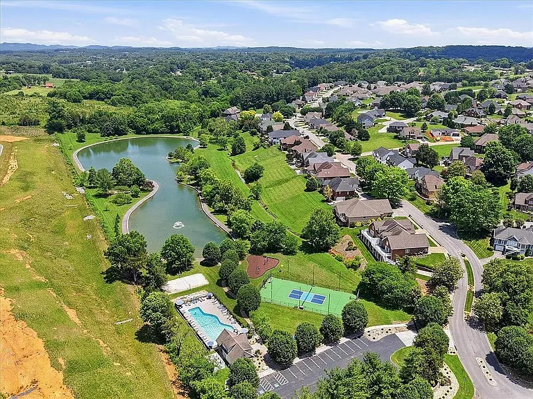 360 Lochmere Dr — Photo 8