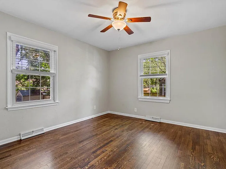 4935 Rosewood Dr — Photo 10