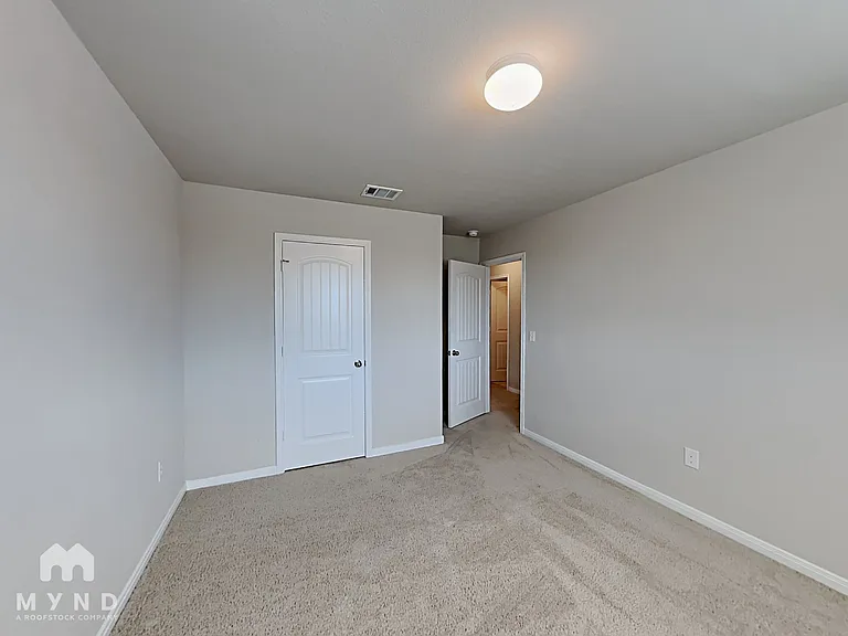 1129 La Conterra Blvd — Photo 14