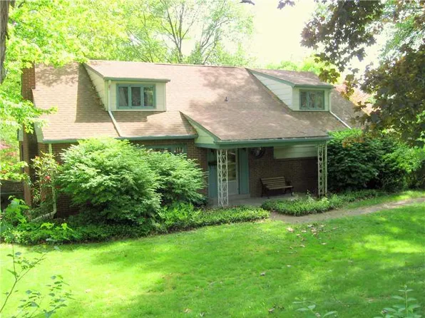 900 Hulton Rd, Oakmont, PA 15139