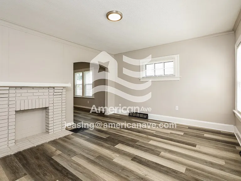 1553679_004_wm_-_living_room_13061248.jpg