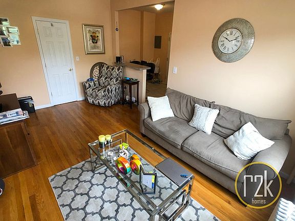 4th image of 3257 33rd St APT 1R