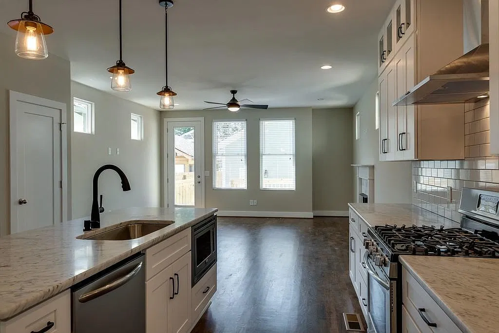 3 bed, 2000 sqft, $3,300 — Photo 4