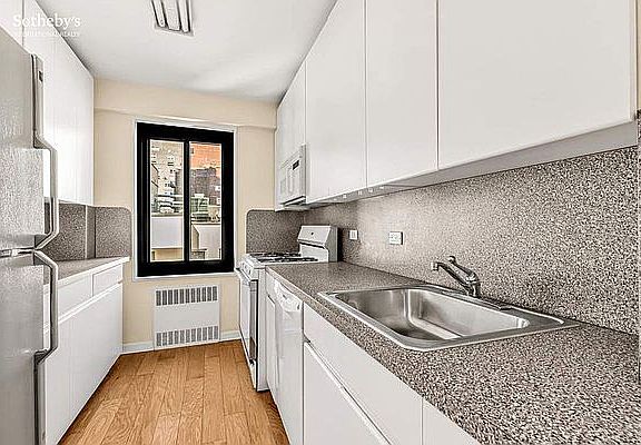 5th image of 10 E End Ave APT 11D