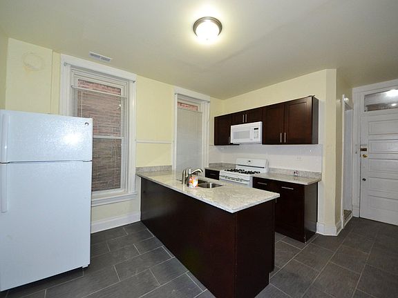 5th image of 2918 S Emerald Ave #1F